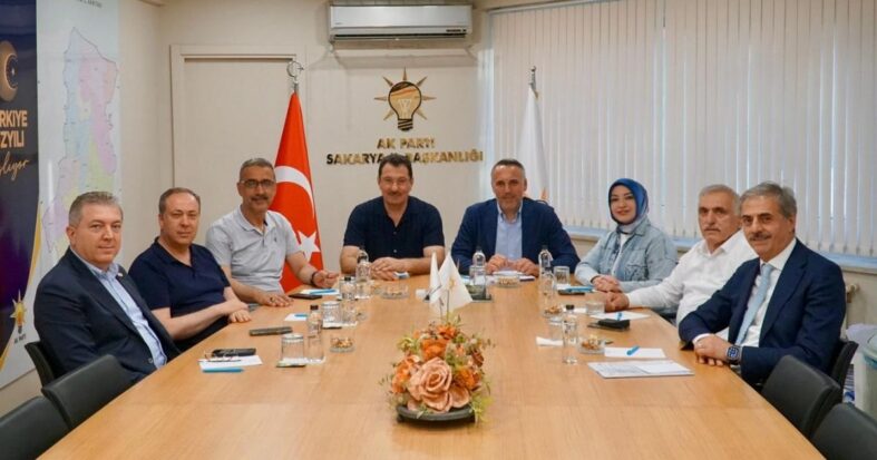 AK Parti Sakarya, Yatırımlar ve Teşkilat Çalışmalarını Masaya Yatırdı