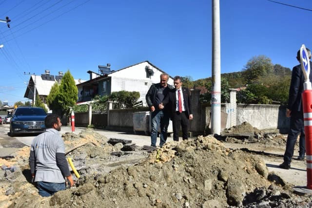 Başkan Şenol Dinç, Değirmendere’de doğalgaz çalışmalarını inceledi