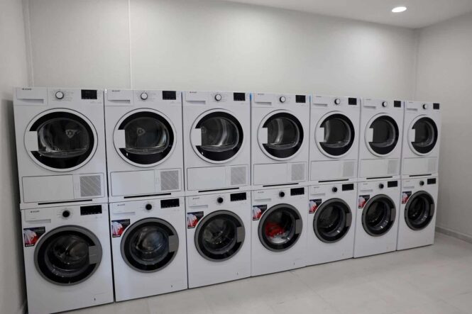 Öğrenci çamaşırhaneleri için modern ve güvenilir yıkama makineleri. Temizlik ve hijyen ön planda, uy.