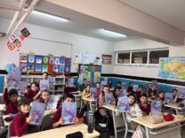 Sakarya’da Bilim Tohumları Projesiyle Çocuklar Bilimin Renkli Dünyasını Keşfediyor