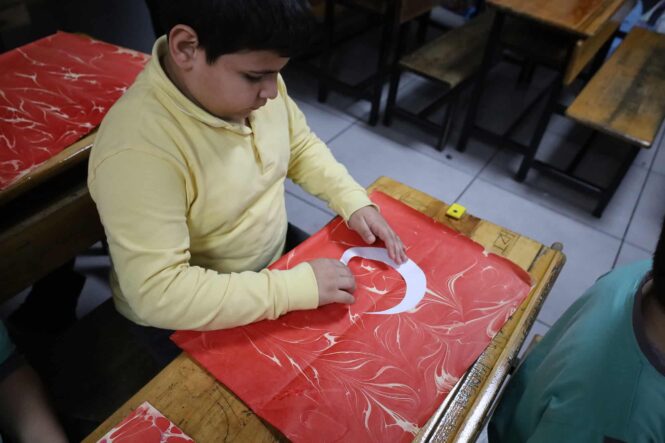 Sakarya Büyükşehir Belediyesi, Mehmet Akif Ersoy İlkokulu’nda İstiklal Marşı’nın Kabulünü ve Ebru Sanatını Öğrencilerle Andı