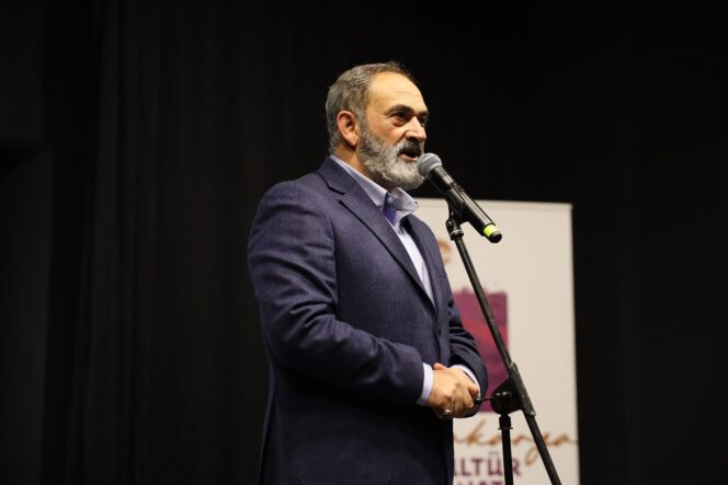 Dursun Ali Erzincanlı, Sakarya Orhangazi Kültür Merkezi'nde Şiir Dinletisiyle Beğeni Topladı